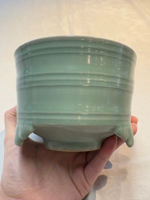 A Chinese Longquan celadon cylindrical tripod censer with trigrams design, Yuan/Ming — foto 6