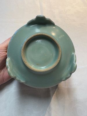 A Chinese Longquan celadon cylindrical tripod censer with trigrams design, Yuan/Ming — foto 8