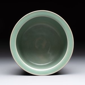 A Chinese Longquan celadon cylindrical tripod censer with trigrams design, Yuan/Ming — foto 5