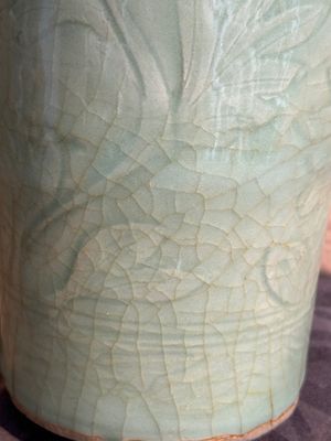 A Chinese Longquan celadon cylindrical vase with incised floral design, Ming — photo 11