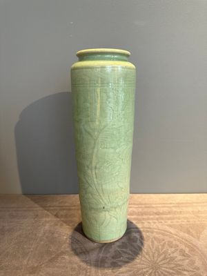 A Chinese Longquan celadon cylindrical vase with incised floral design, Ming — photo 2