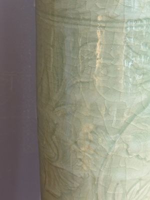 A Chinese Longquan celadon cylindrical vase with incised floral design, Ming — photo 7