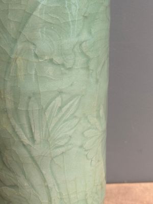 A Chinese Longquan celadon cylindrical vase with incised floral design, Ming — photo 8