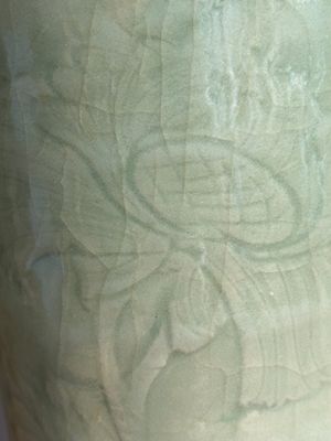 A Chinese Longquan celadon cylindrical vase with incised floral design, Ming — photo 10