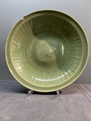 A Chinese Longquan celadon dish and a plate with floral design, Ming — photo 3