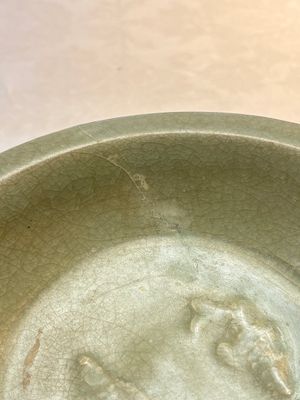 A Chinese Longquan celadon dish with floral anhua design and a 'twin fish' plate, Ming — foto 6