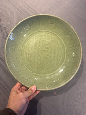A Chinese Longquan celadon dish with floral design, Ming — photo 1