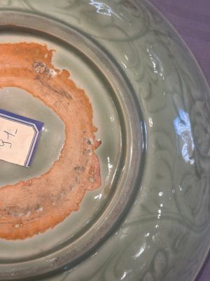 A Chinese Longquan celadon dish with floral design, Ming — photo 9