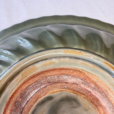 A Chinese Longquan celadon dish with incised floral design — 照片 11
