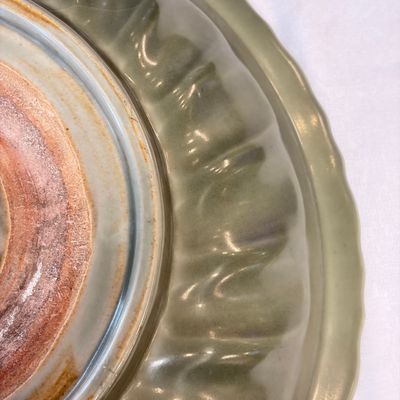 A Chinese Longquan celadon dish with incised floral design — 照片 12
