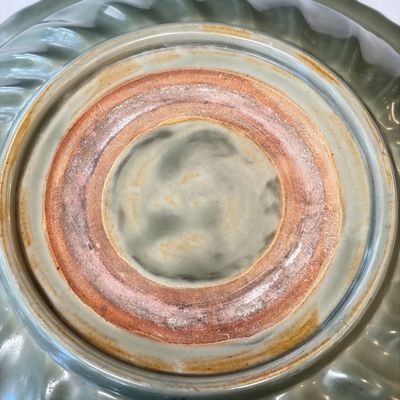 A Chinese Longquan celadon dish with incised floral design — 照片 13