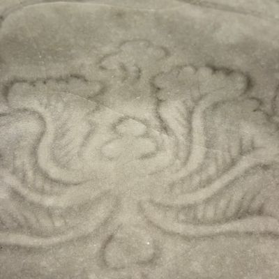 A Chinese Longquan celadon dish with incised floral design — 照片 7