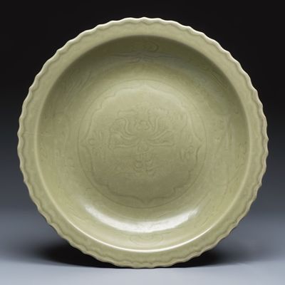 A Chinese Longquan celadon dish with incised floral design, 20th C.