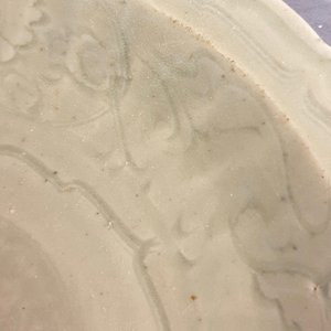 A Chinese Longquan celadon dish with incised floral design, early Ming — 照片 4