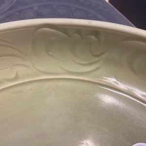 A Chinese Longquan celadon dish with incised floral design, Yuan/Ming — photo 4