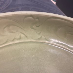 A Chinese Longquan celadon dish with incised floral design, Yuan/Ming — photo 5