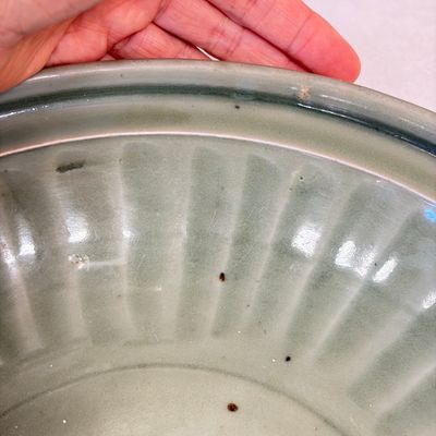A Chinese Longquan celadon dish with incised floral design — photo 3