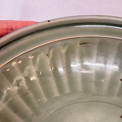 A Chinese Longquan celadon dish with incised floral design — photo 4