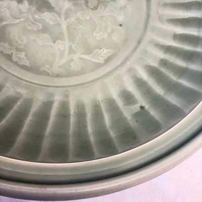 A Chinese Longquan celadon dish with incised floral design — photo 6