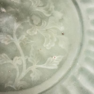 A Chinese Longquan celadon dish with incised floral design — photo 7