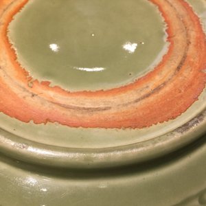 A Chinese Longquan celadon dish with underglaze floral design, Ming — 照片 6
