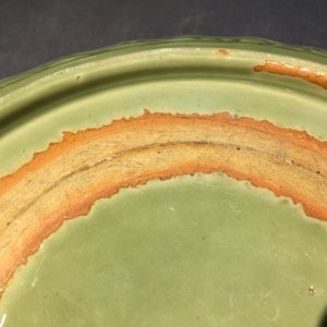 A Chinese Longquan celadon dish with underglaze floral design, Ming — 照片 7