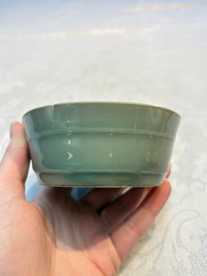 A Chinese Longquan celadon flower-shaped brush washer with a wooden box, Southern Song — 照片 3