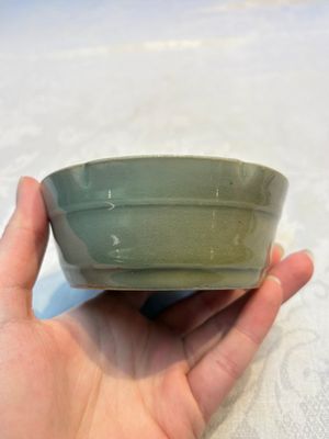 A Chinese Longquan celadon flower-shaped brush washer with a wooden box, Southern Song — 照片 4