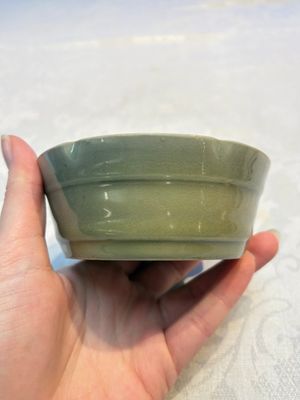 A Chinese Longquan celadon flower-shaped brush washer with a wooden box, Southern Song — 照片 5