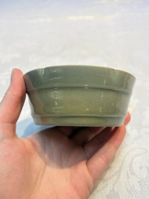 A Chinese Longquan celadon flower-shaped brush washer with a wooden box, Southern Song — 照片 6