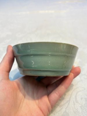 A Chinese Longquan celadon flower-shaped brush washer with a wooden box, Southern Song — 照片 8