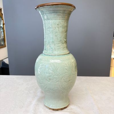 A Chinese Longquan celadon-glazed incised 'Peony' yenyen vase — photo 5