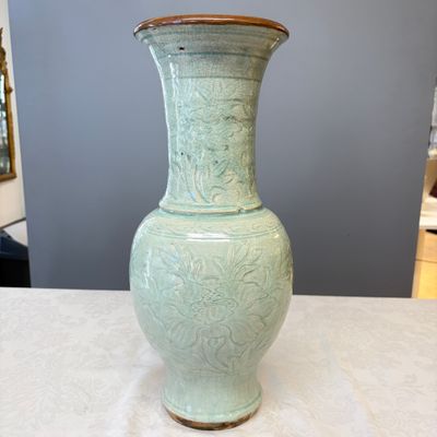 A Chinese Longquan celadon-glazed incised 'Peony' yenyen vase — photo 11