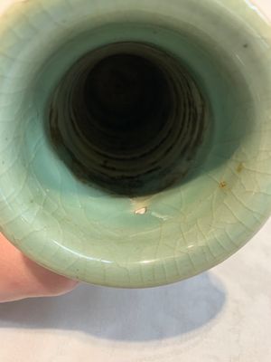 A Chinese Longquan celadon 'gu' vase with 'anhua' floral design and a bowl, Ming — 照片 7