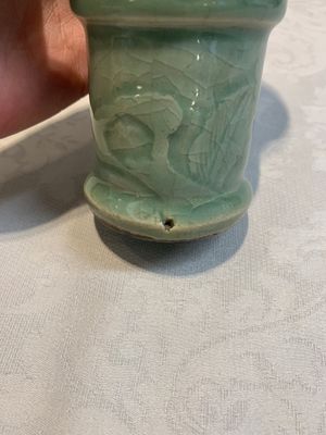 A Chinese Longquan celadon 'gu' vase with 'anhua' floral design and a bowl, Ming — 照片 9