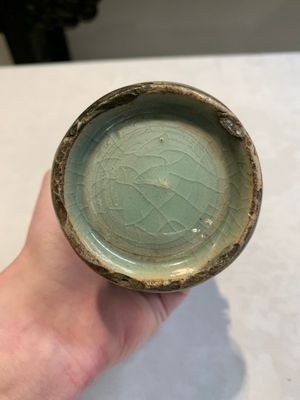 A Chinese Longquan celadon 'gu' vase with 'anhua' floral design and a bowl, Ming — 照片 10