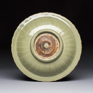 A Chinese Longquan celadon inscribed dish with incised floral design, Ming — photo 2