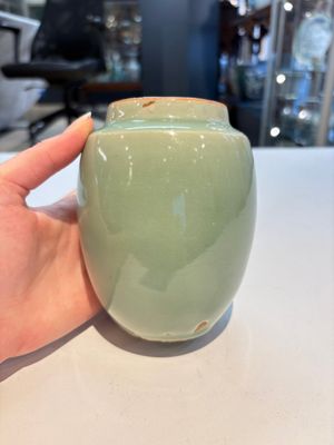 A Chinese Longquan celadon jar and a small Ge-type 'Hu' vase, Song and later — photo 3