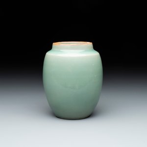 A Chinese Longquan celadon jar and a small Ge-type 'Hu' vase, Song and later — photo 2