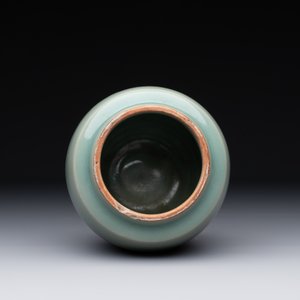 A Chinese Longquan celadon jar and a small Ge-type 'Hu' vase, Song and later — photo 6