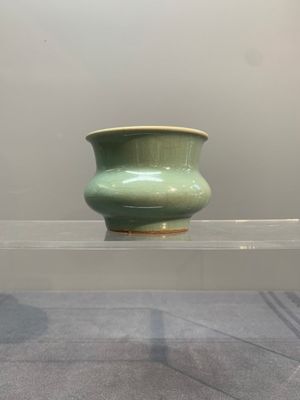 A Chinese Longquan celadon jardinière, zhadou, Song — photo 1