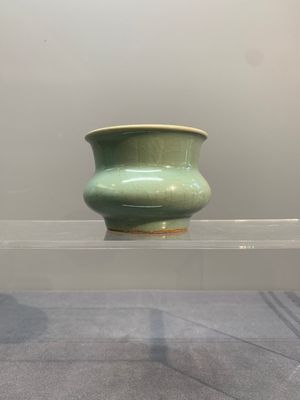 A Chinese Longquan celadon jardinière, zhadou, Song — photo 2