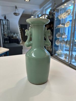 A Chinese Longquan celadon 'kinuta' vase, Song/Yuan — photo 3