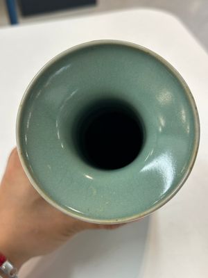 A Chinese Longquan celadon 'kinuta' vase, Song/Yuan — photo 5