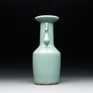 A Chinese Longquan celadon 'kinuta' vase, Song/Yuan — photo 4