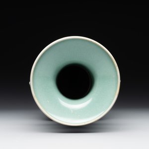 A Chinese Longquan celadon 'kinuta' vase, Song/Yuan — photo 5