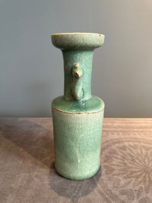 A Chinese Longquan celadon 'kinuta' vase, Yuan/Ming — photo 2