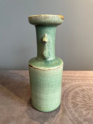 A Chinese Longquan celadon 'kinuta' vase, Yuan/Ming — photo 4
