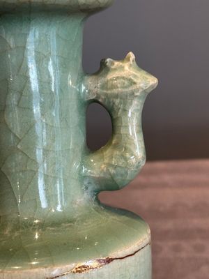 A Chinese Longquan celadon 'kinuta' vase, Yuan/Ming — photo 6