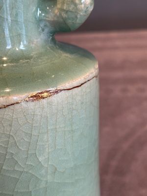 A Chinese Longquan celadon 'kinuta' vase, Yuan/Ming — photo 7